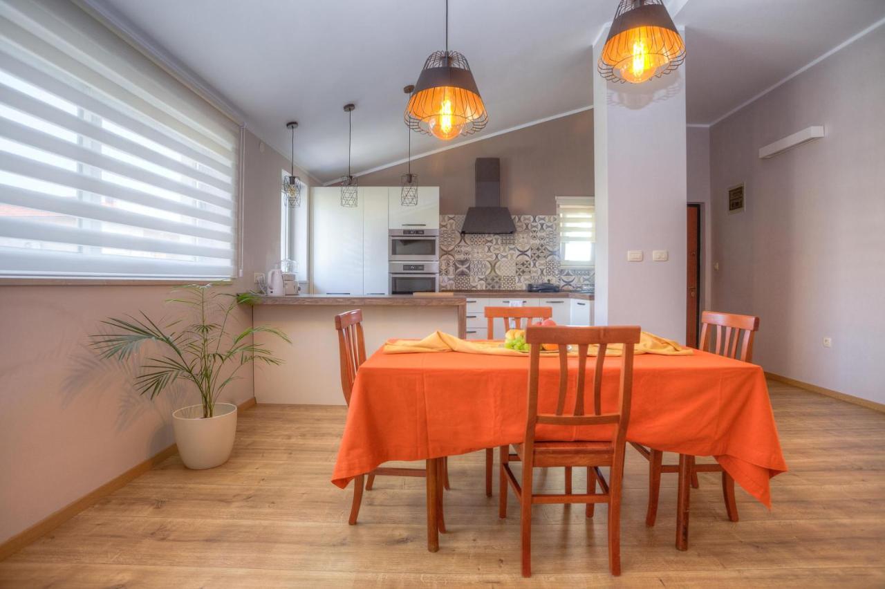 Diconi Apartment Pula Bagian luar foto