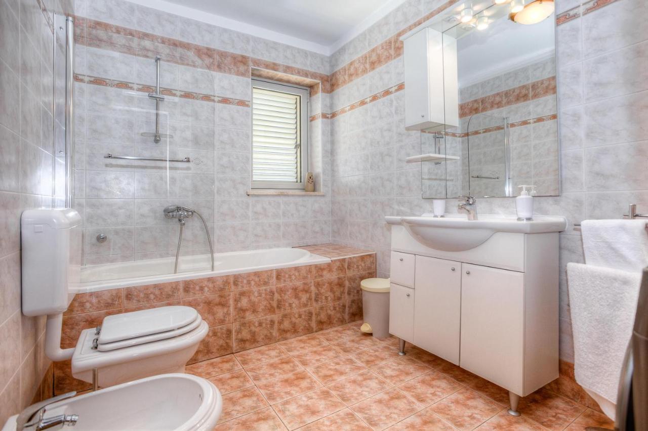 Diconi Apartment Pula Bagian luar foto