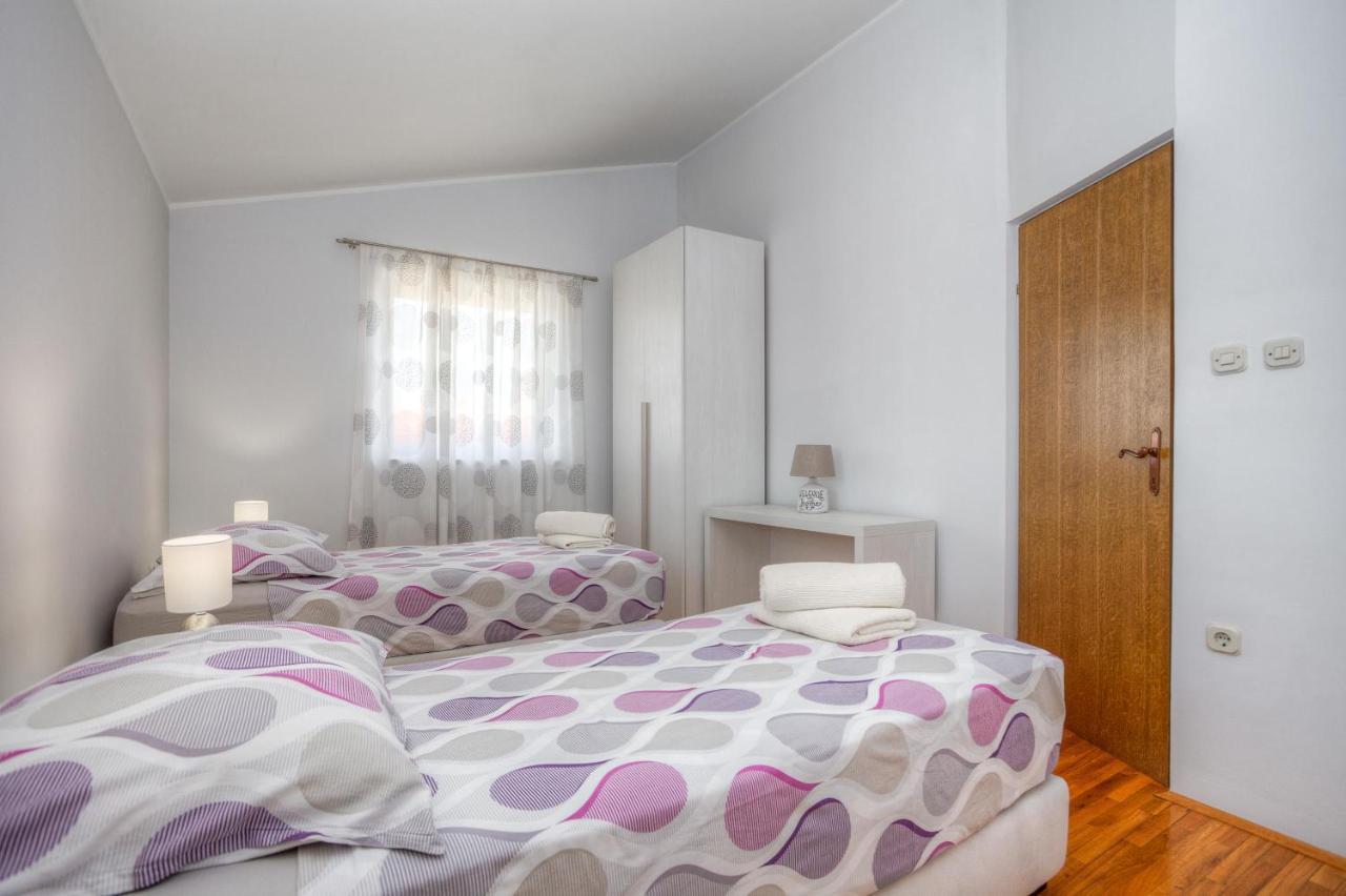 Diconi Apartment Pula Bagian luar foto