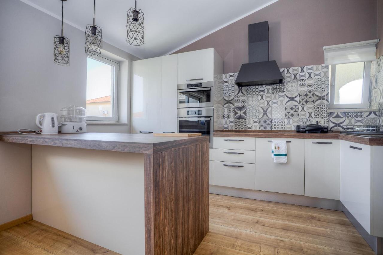 Diconi Apartment Pula Bagian luar foto