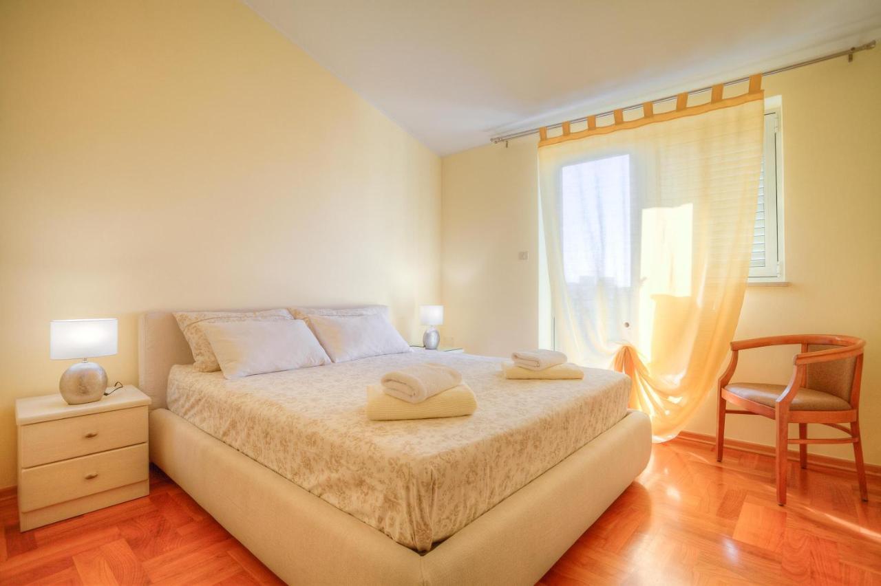 Diconi Apartment Pula Bagian luar foto