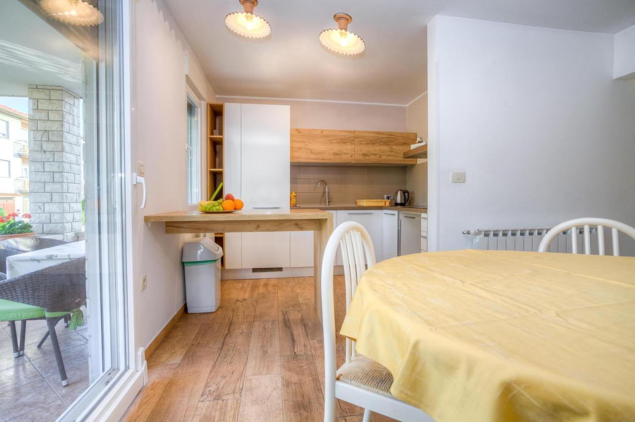 Diconi Apartment Pula Bagian luar foto