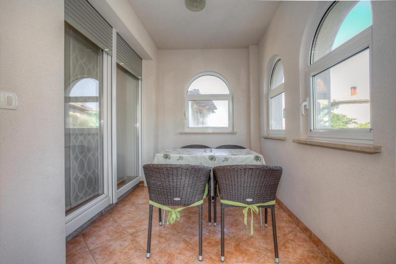 Diconi Apartment Pula Bagian luar foto